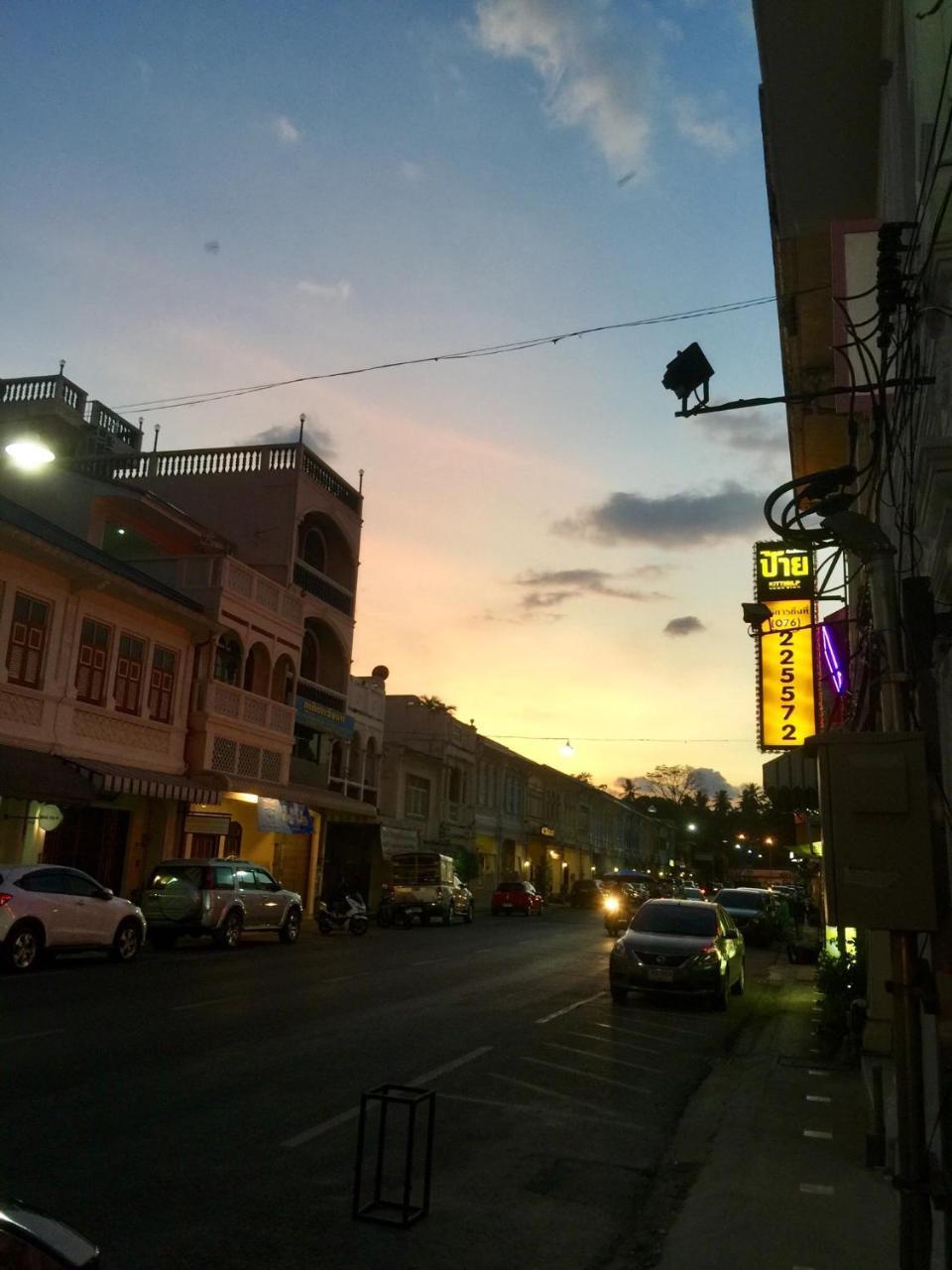 Phuket Sunny Hostel Екстер'єр фото